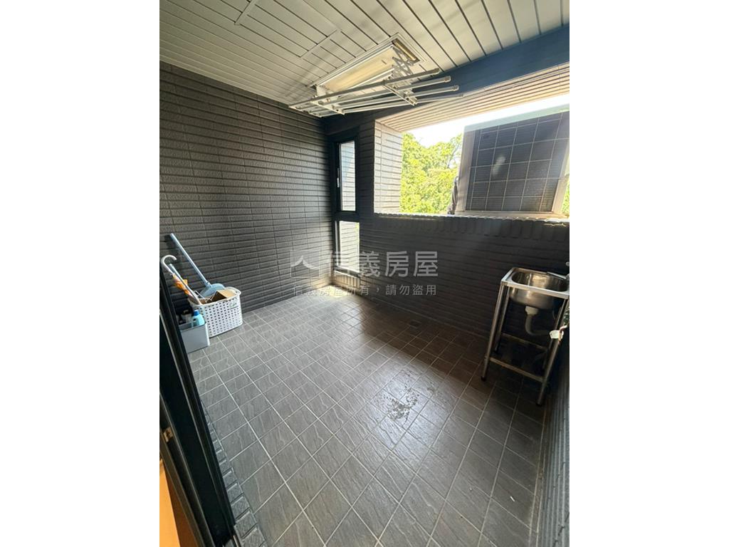 內科．山景高樓三房車房屋室內格局與周邊環境