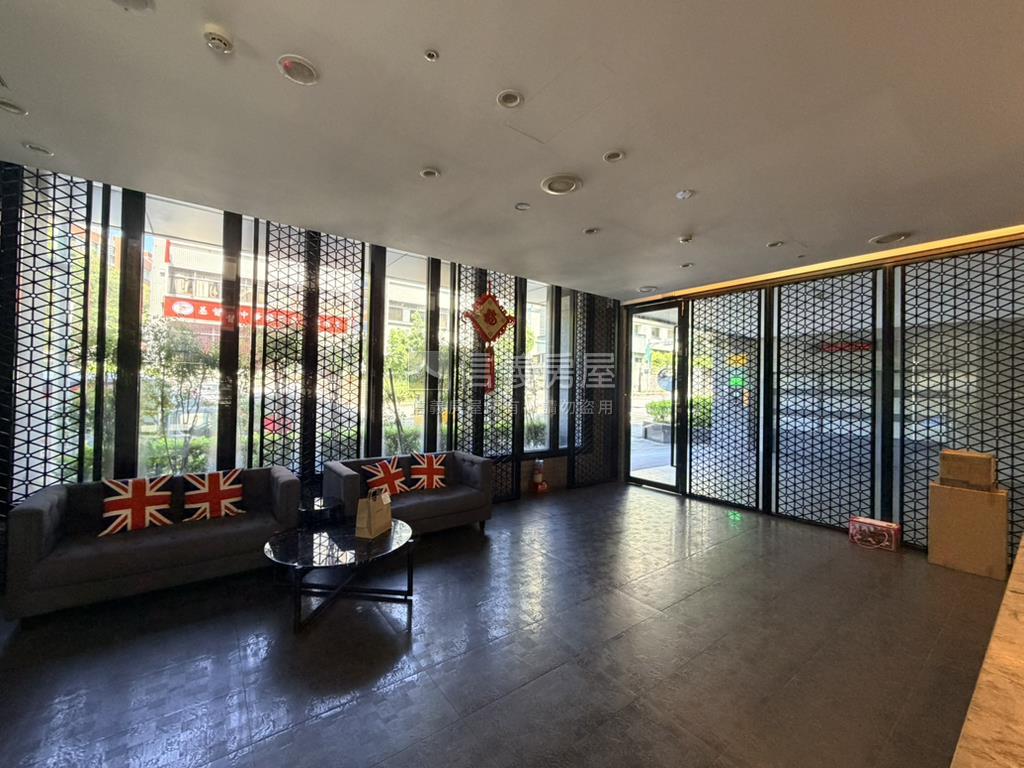 內科．山景高樓三房車房屋室內格局與周邊環境