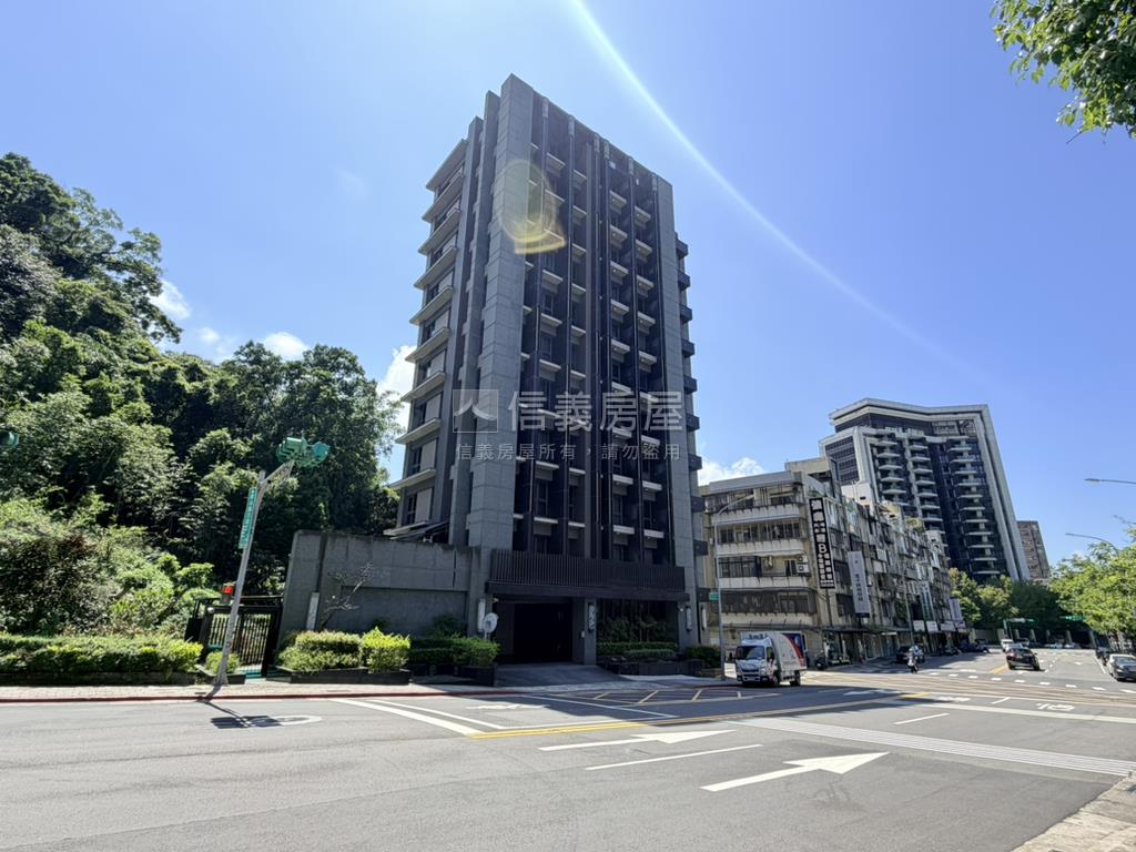 內科．山景高樓三房車房屋室內格局與周邊環境