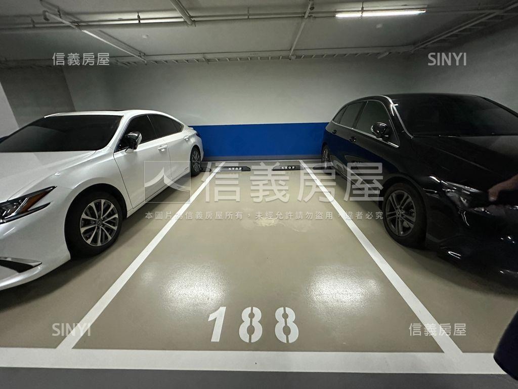 潤泰非凡之巔電梯三房車位房屋室內格局與周邊環境
