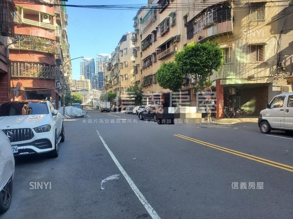 前後臨路好方便一樓房屋室內格局與周邊環境