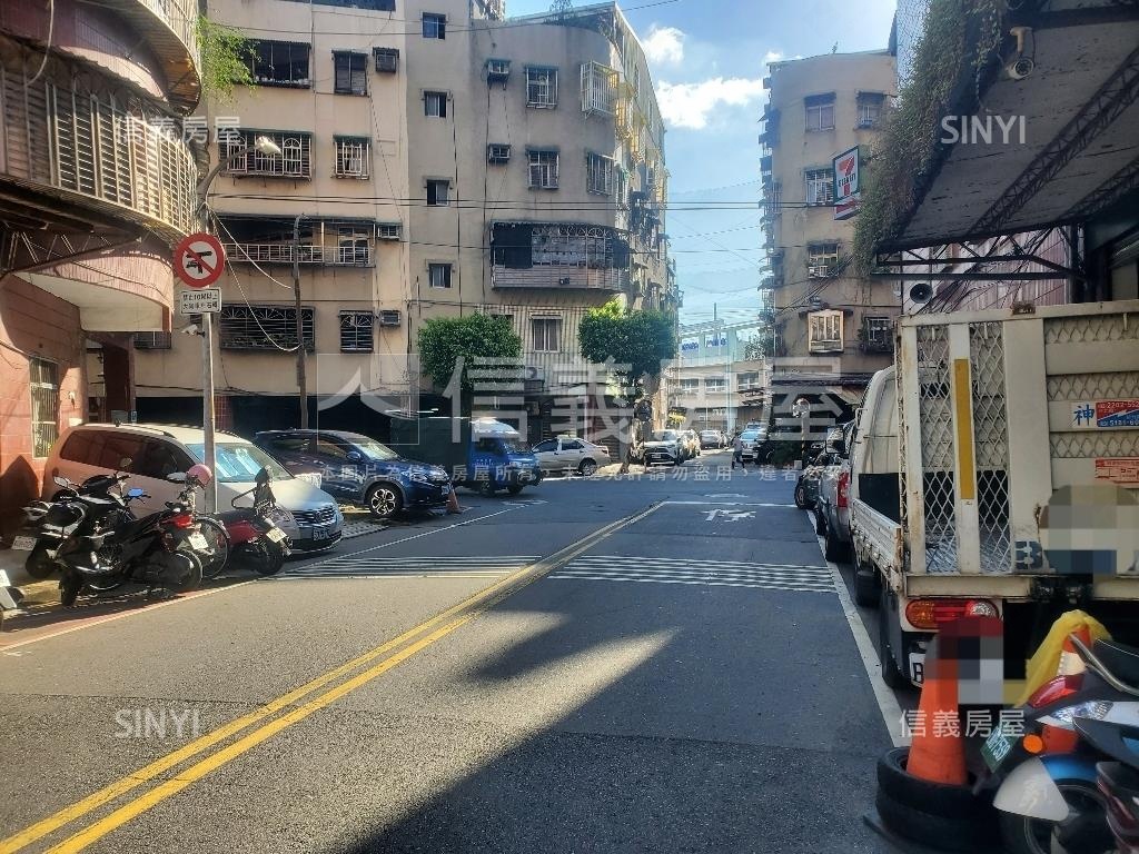 前後臨路好方便一樓房屋室內格局與周邊環境
