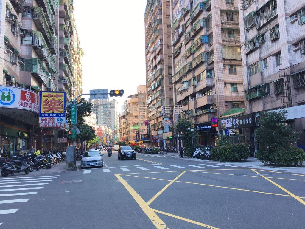 頂天立地高樓小套房房屋室內格局與周邊環境