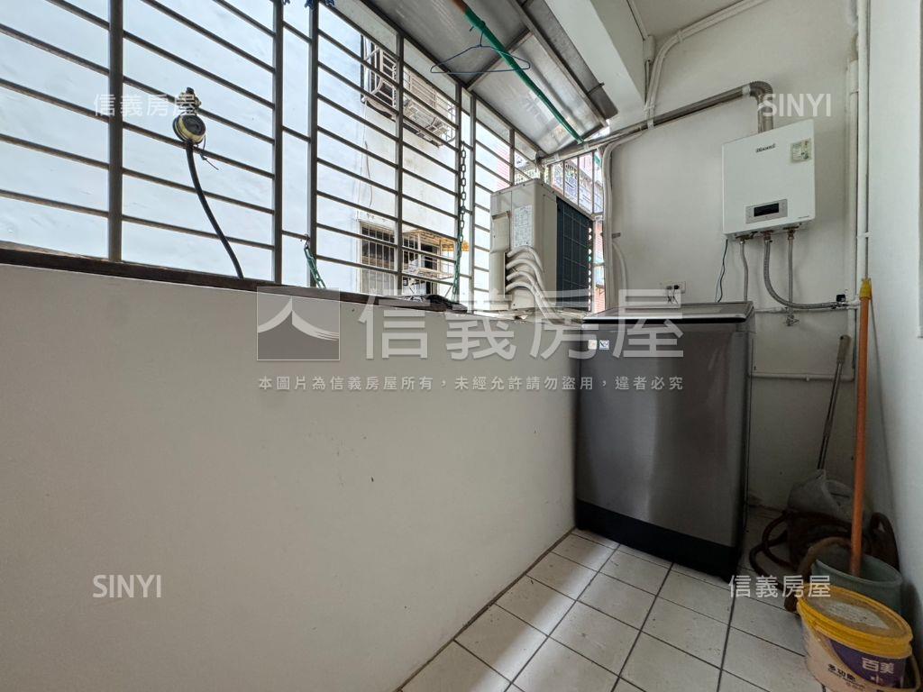 天豪大第裝潢美３房房屋室內格局與周邊環境