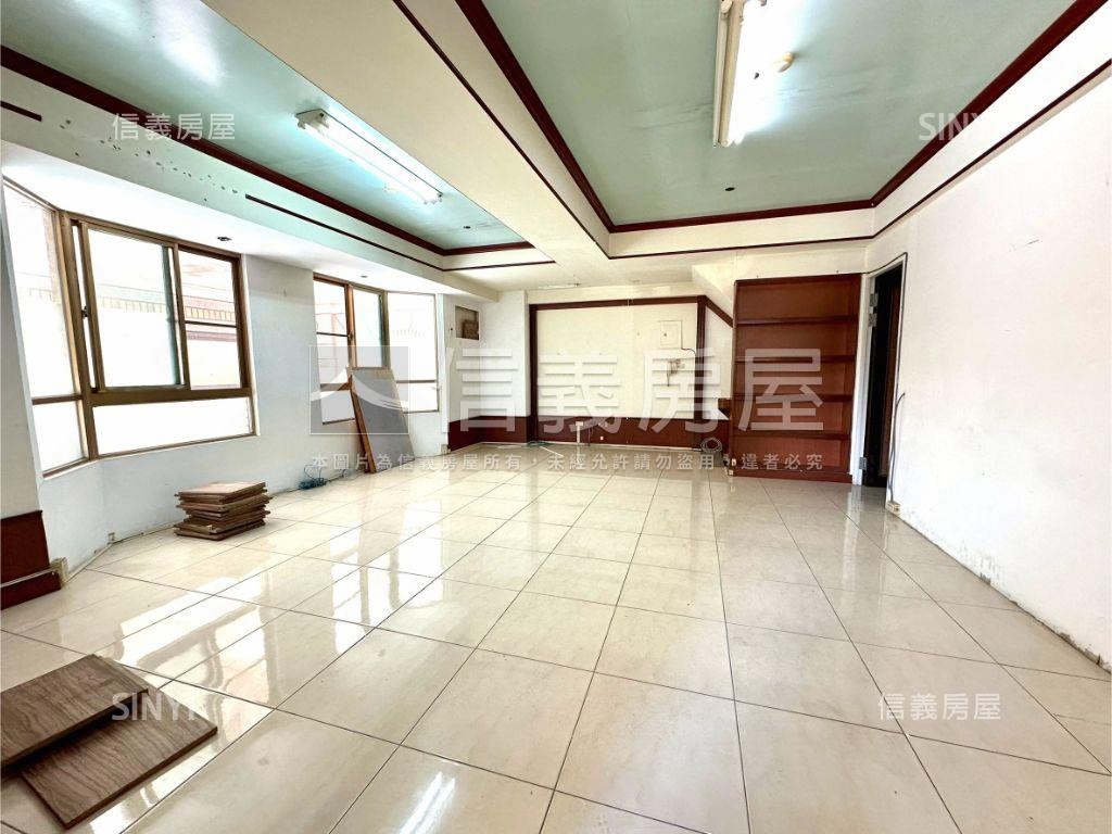 皇苑正路角窗大空間店面房屋室內格局與周邊環境