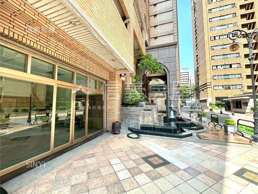 皇苑正路角窗大空間店面房屋室內格局與周邊環境