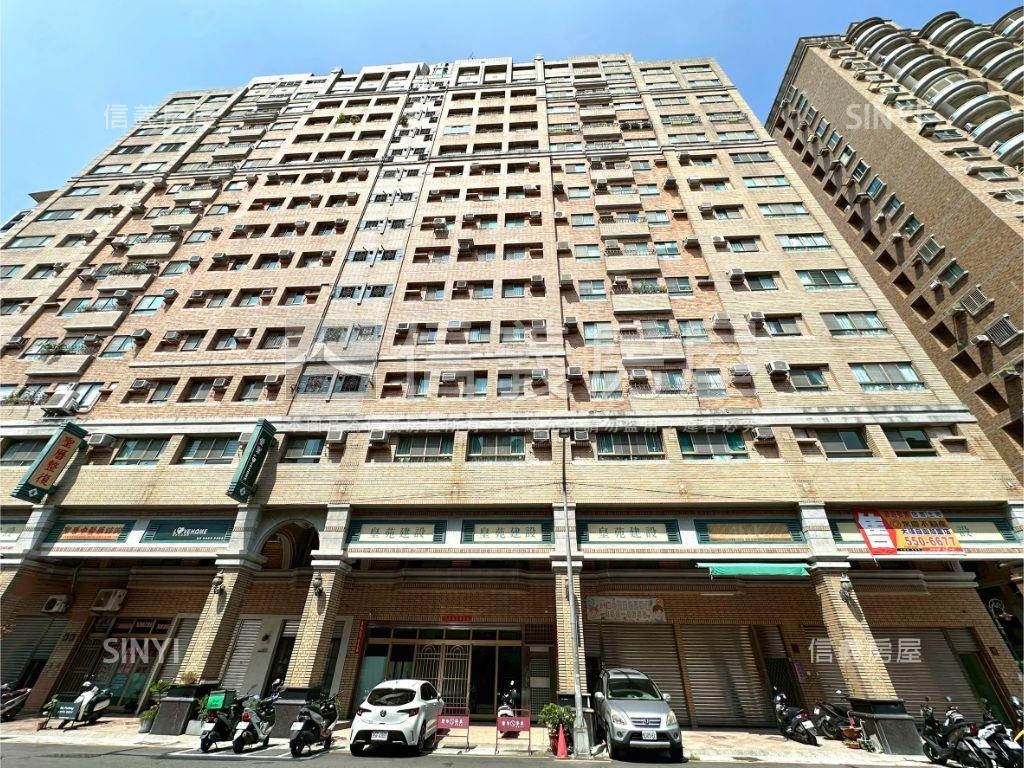 皇苑正路角窗大空間店面房屋室內格局與周邊環境