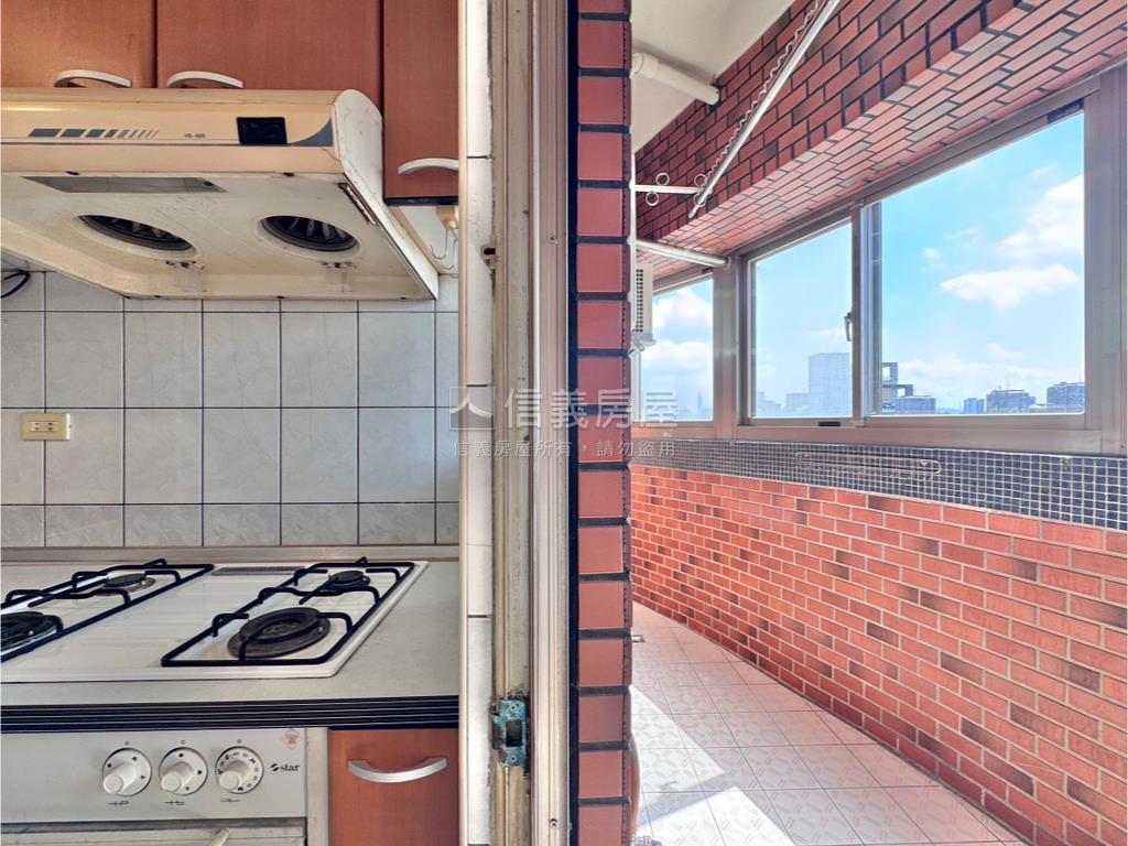 松廈後棟遠眺公園景觀三房房屋室內格局與周邊環境