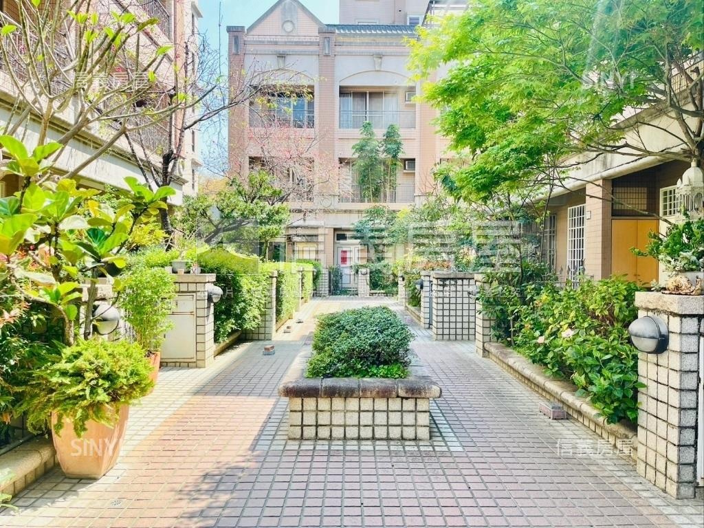 八期大地坪面寬裝潢別墅房屋室內格局與周邊環境