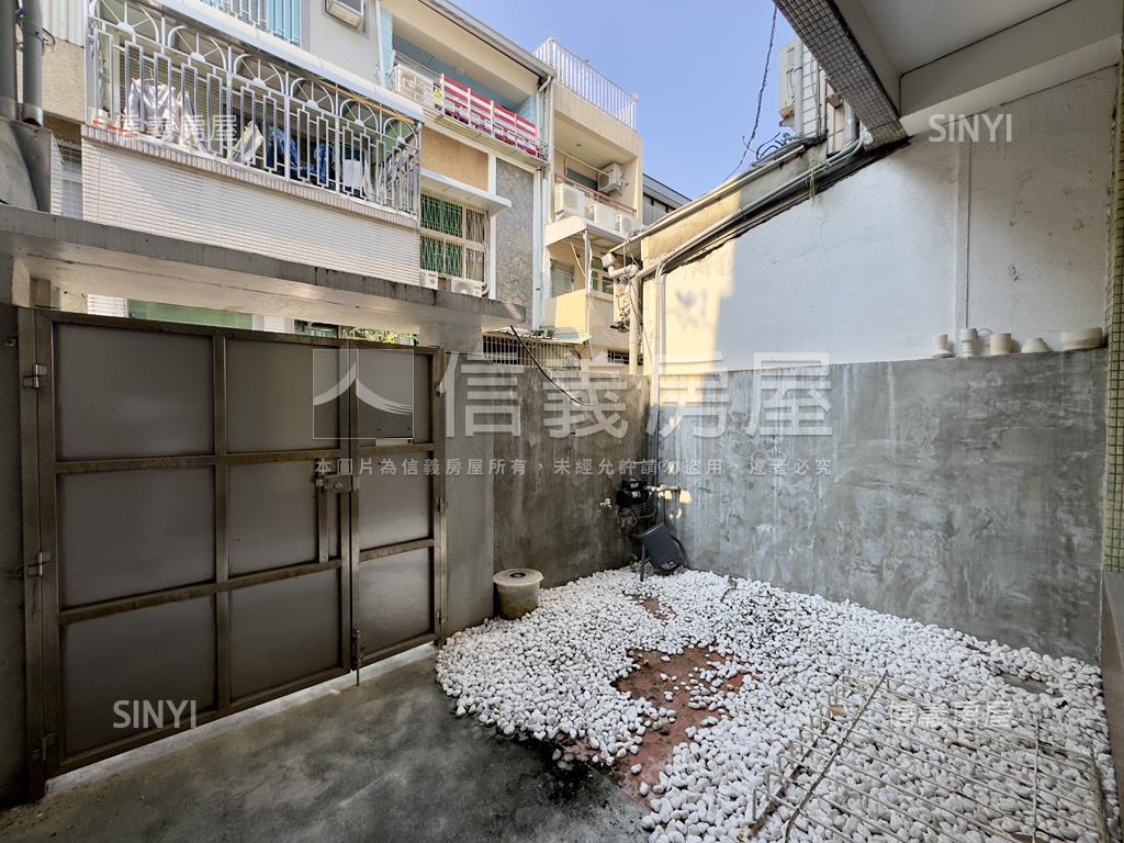 近成大·光影灰序透天房屋室內格局與周邊環境