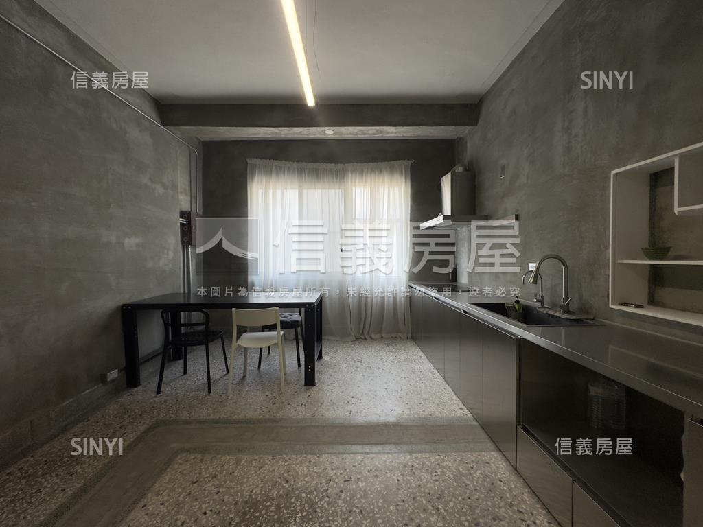 近成大·光影灰序透天房屋室內格局與周邊環境