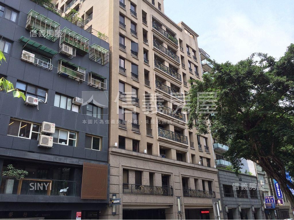 第一名宅２房車位房屋室內格局與周邊環境