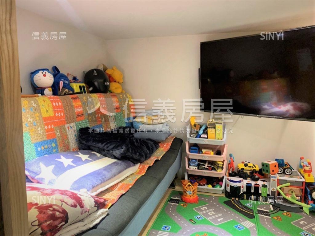 近捷運君奕城中貴族美房房屋室內格局與周邊環境