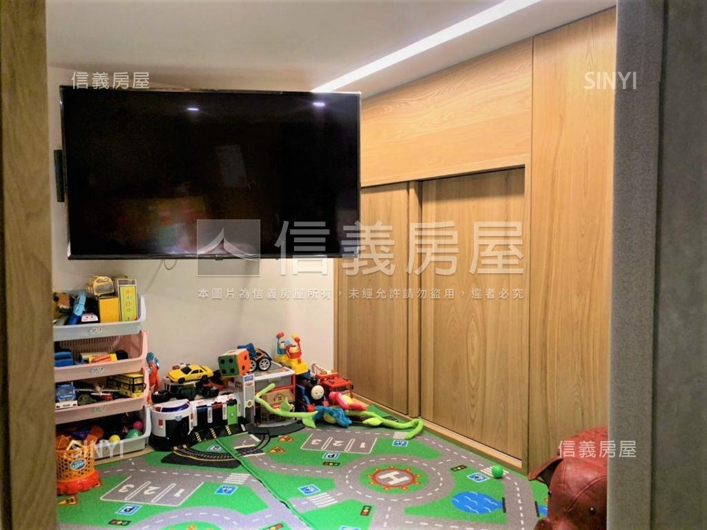 近捷運君奕城中貴族美房房屋室內格局與周邊環境
