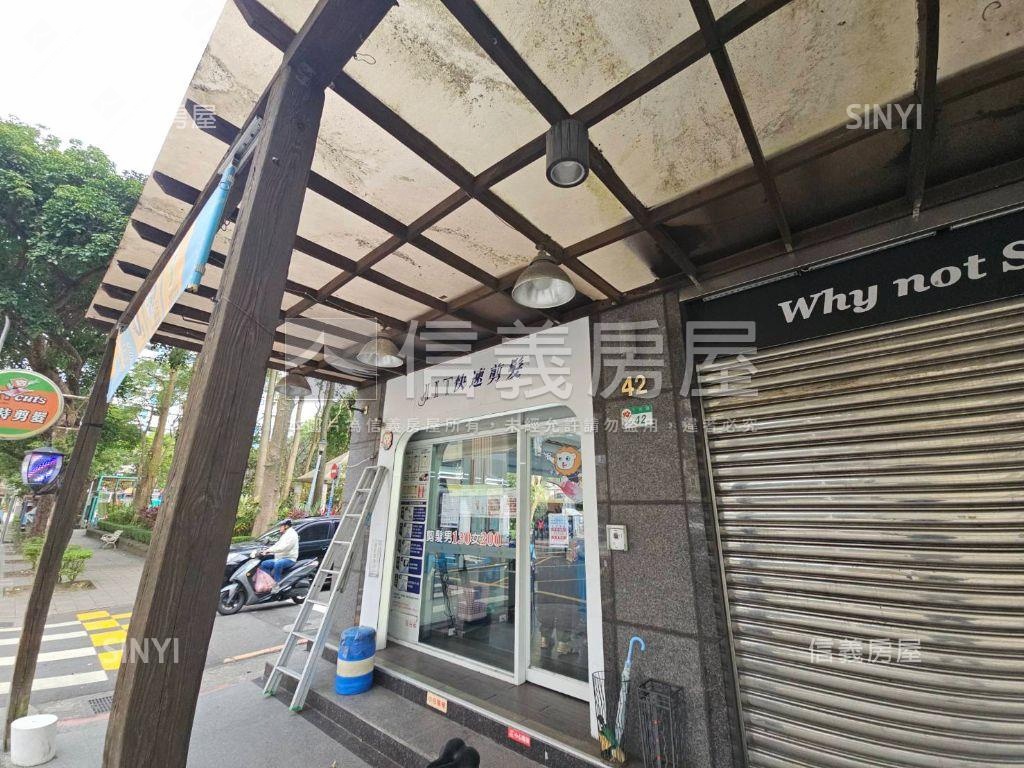 店長推薦正三民路邊間店面房屋室內格局與周邊環境