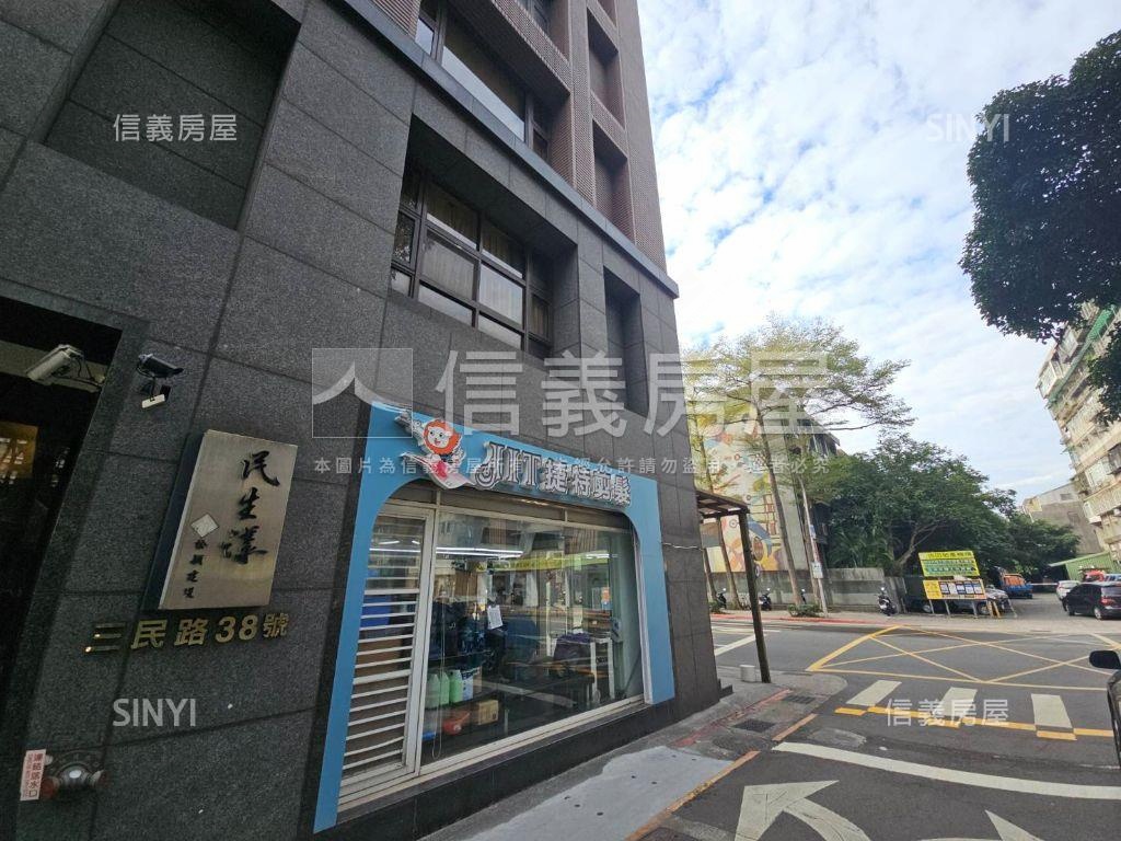 店長推薦正三民路邊間店面房屋室內格局與周邊環境