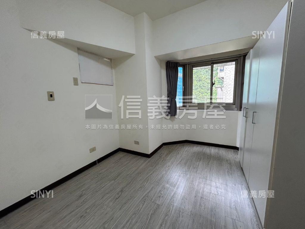 急售新店捷運屋美２房大樓房屋室內格局與周邊環境