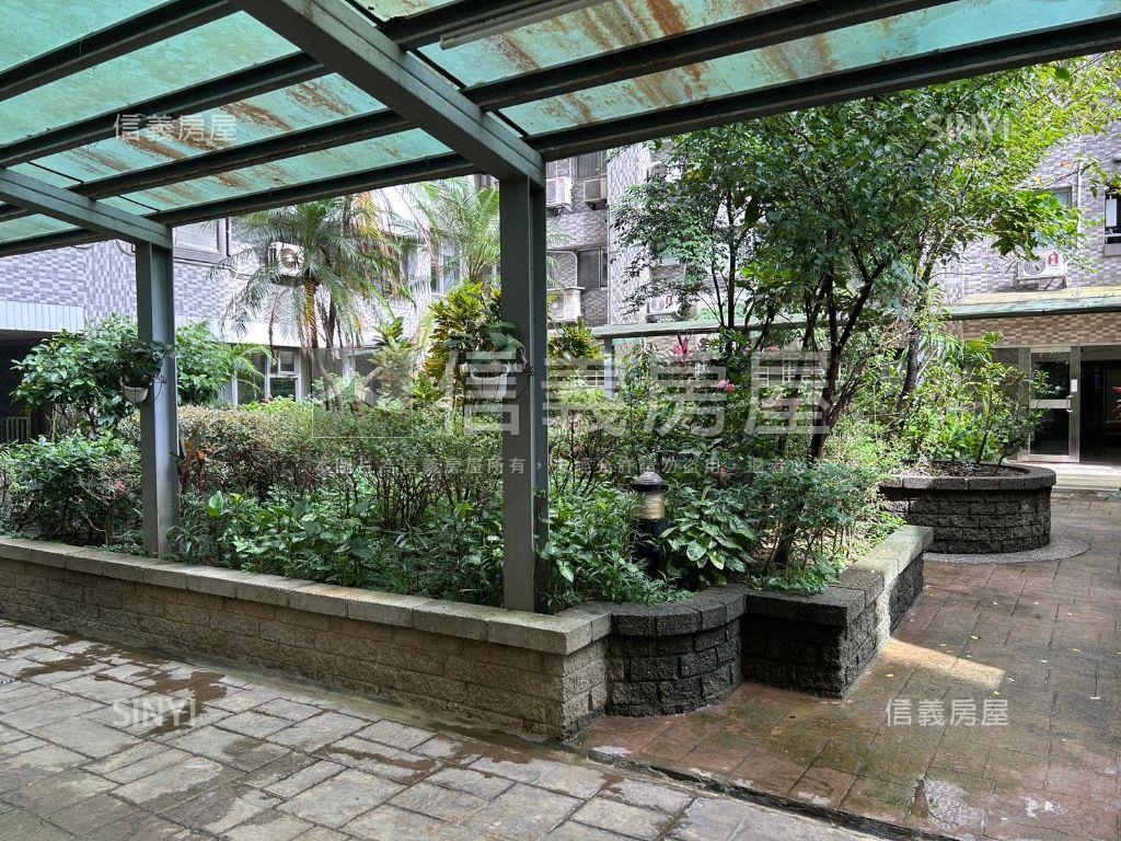 急售新店捷運屋美２房大樓房屋室內格局與周邊環境