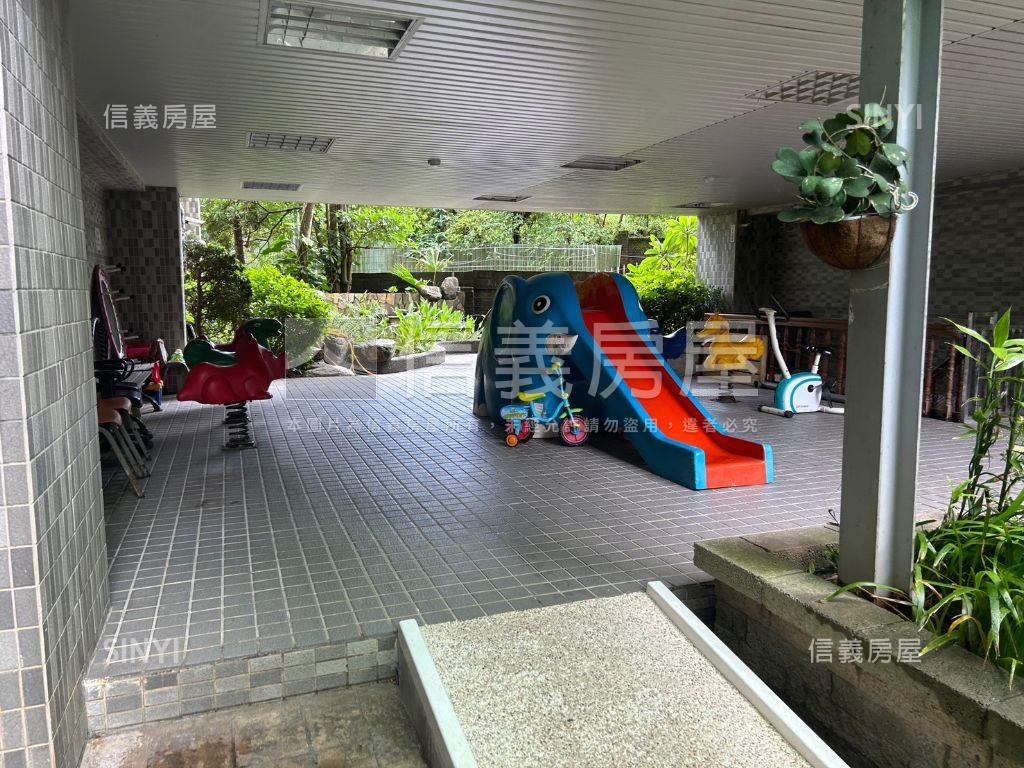 急售新店捷運屋美２房大樓房屋室內格局與周邊環境