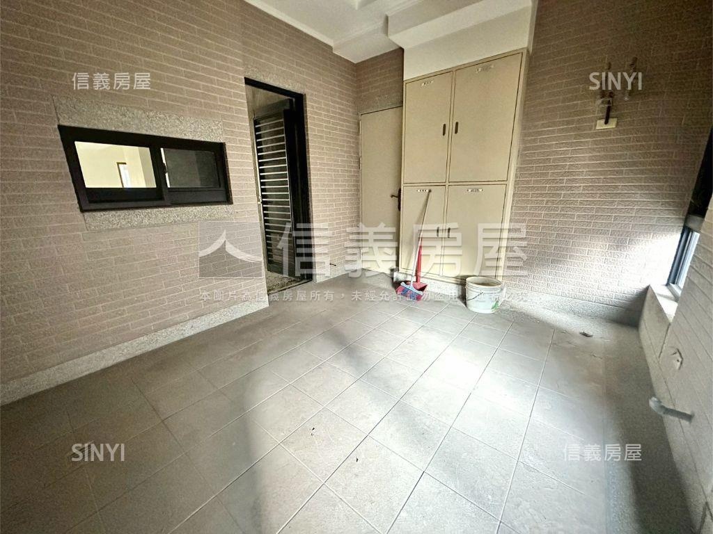 聯聚公園帝王戶園道第一排房屋室內格局與周邊環境