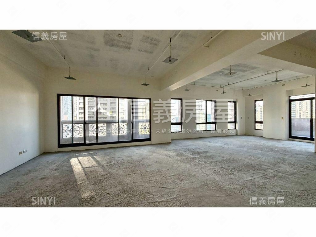 聯聚公園帝王戶園道第一排房屋室內格局與周邊環境