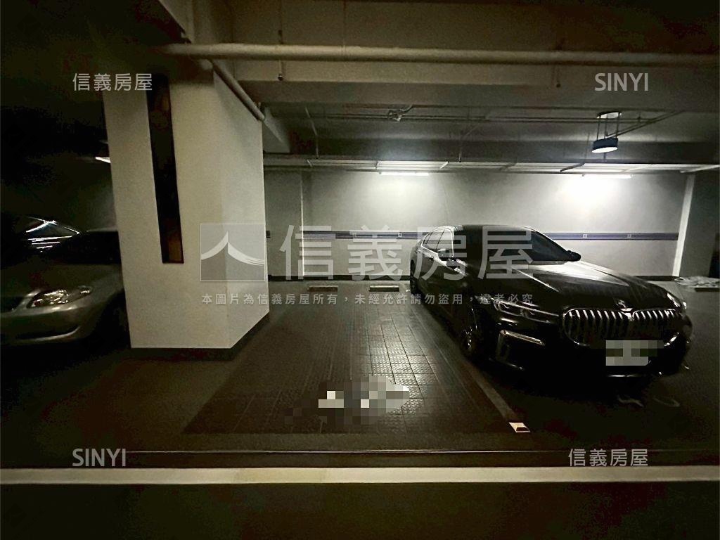 聯聚公園帝王戶園道第一排房屋室內格局與周邊環境