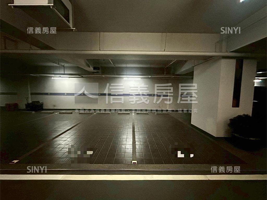 聯聚公園帝王戶園道第一排房屋室內格局與周邊環境