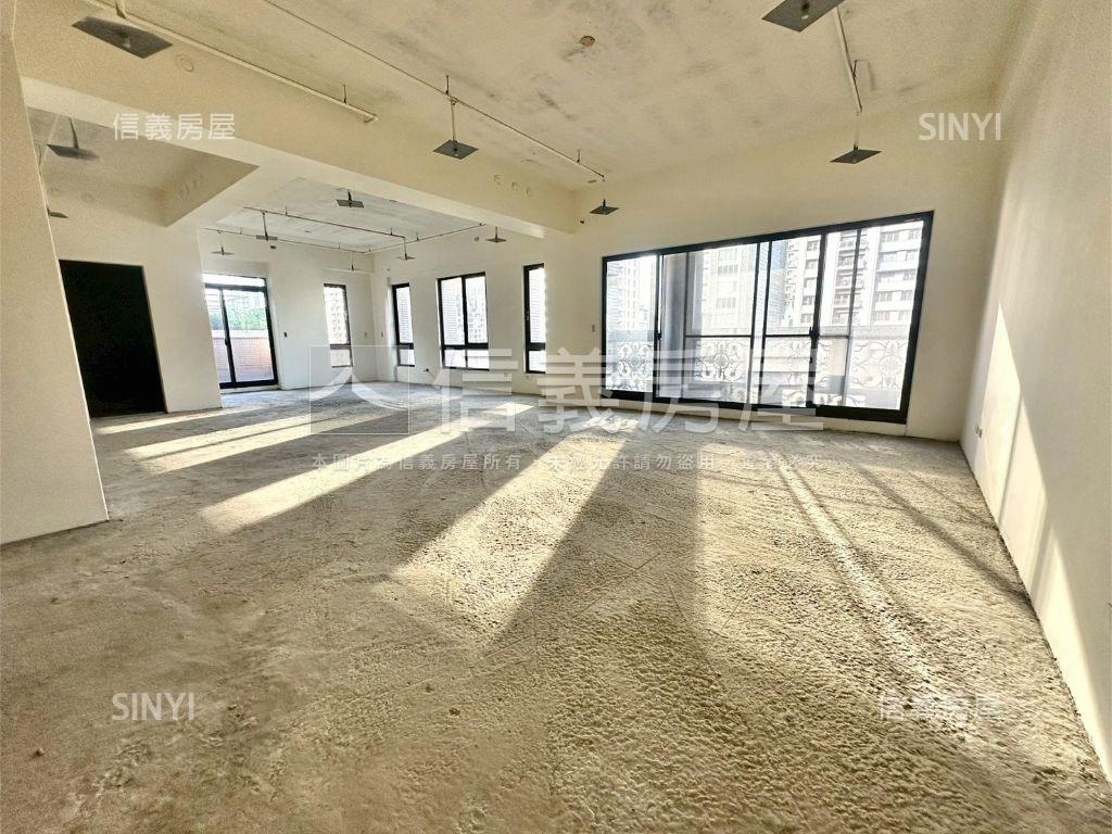 聯聚公園帝王戶園道第一排房屋室內格局與周邊環境