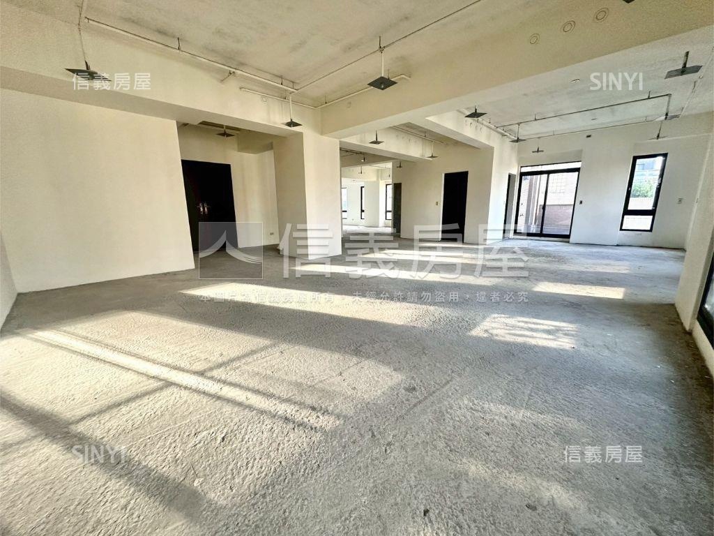 聯聚公園帝王戶園道第一排房屋室內格局與周邊環境