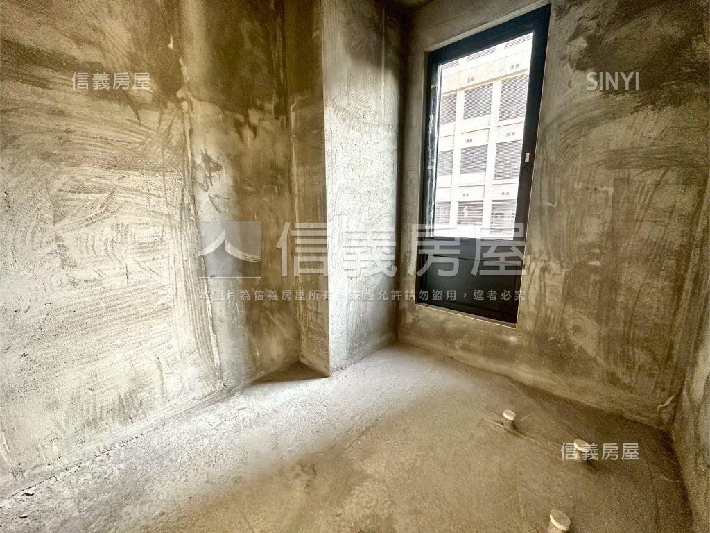 聯聚公園帝王戶園道第一排房屋室內格局與周邊環境