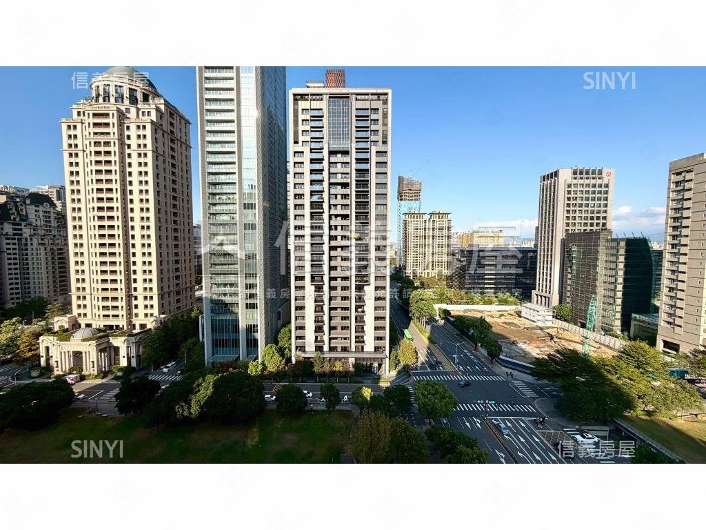 聯聚公園帝王戶園道第一排房屋室內格局與周邊環境