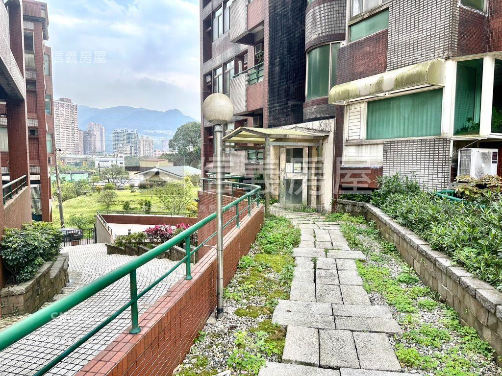 ”春之霖”大四房房屋室內格局與周邊環境