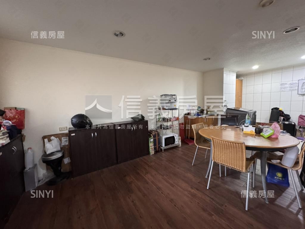 近捷運大面採光投資聖品房屋室內格局與周邊環境