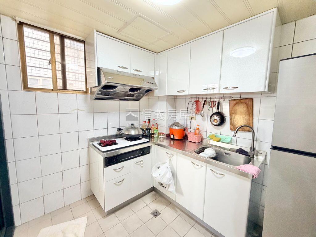 專任中興商圈正三房房屋室內格局與周邊環境