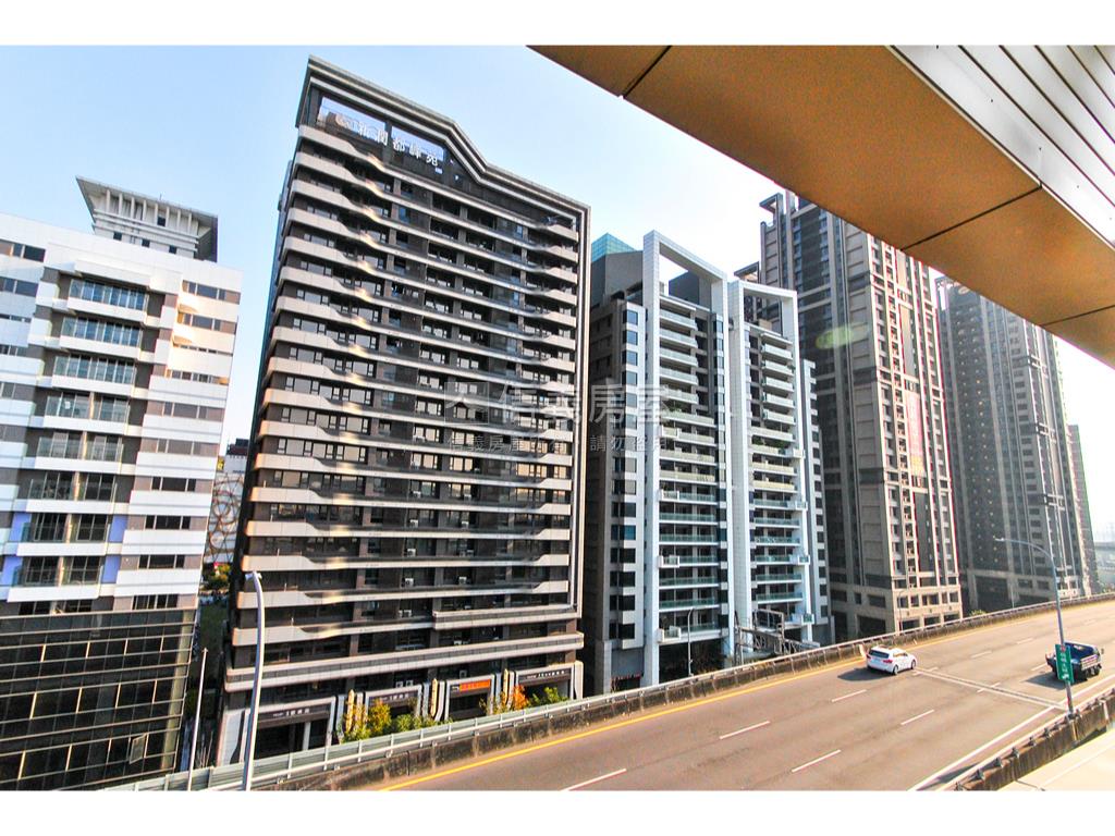 景觀住宅都峰苑大３房車位房屋室內格局與周邊環境