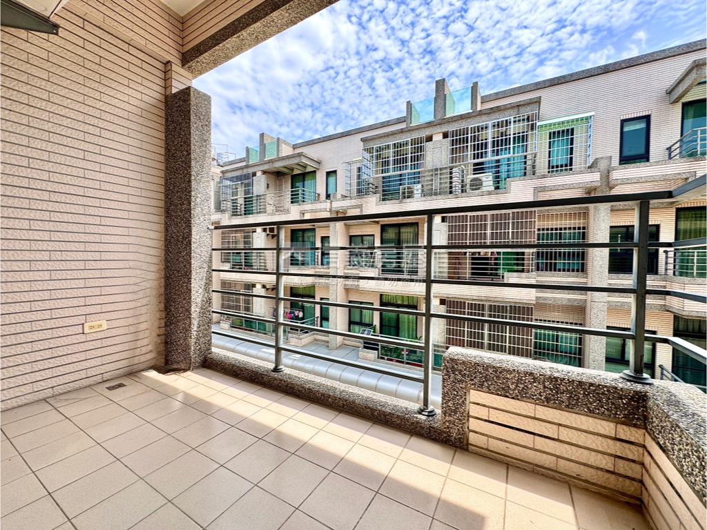 近八卦國小透天美墅房屋室內格局與周邊環境