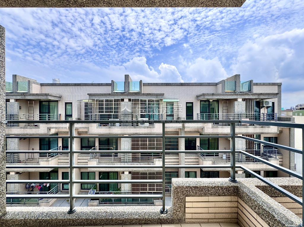 近八卦國小透天美墅房屋室內格局與周邊環境
