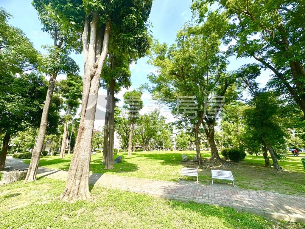 前鎮近捷運騎樓透天房屋室內格局與周邊環境