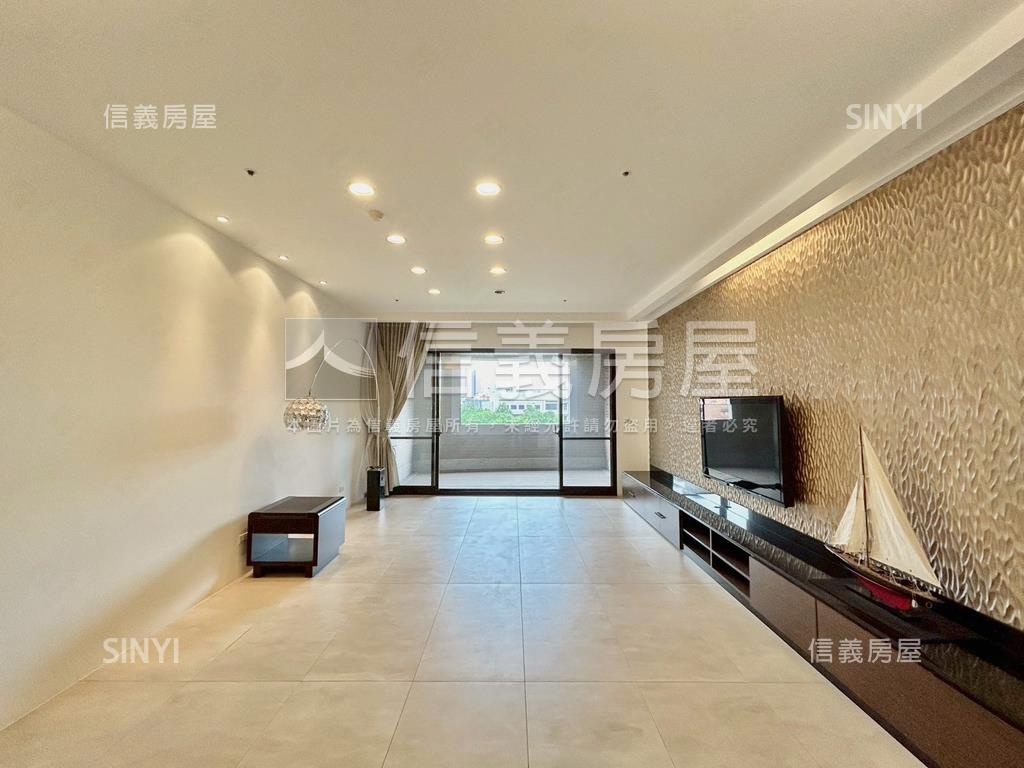 尊榮大器鴻磐豪邸四房車位房屋室內格局與周邊環境