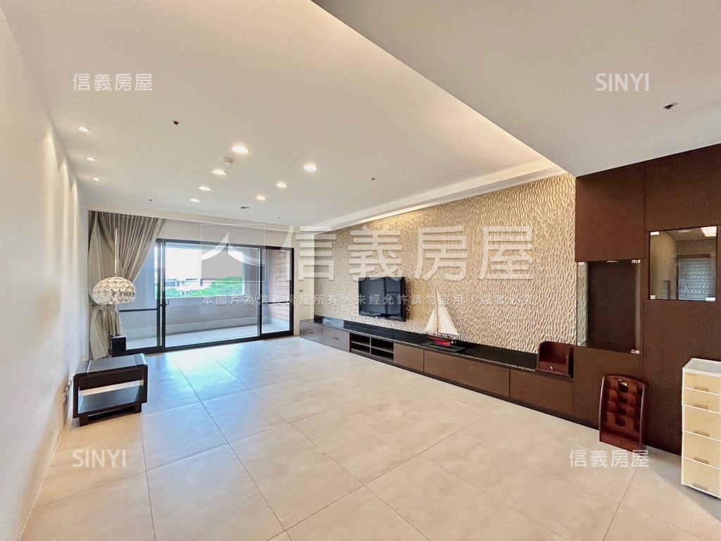 尊榮大器鴻磐豪邸四房車位房屋室內格局與周邊環境