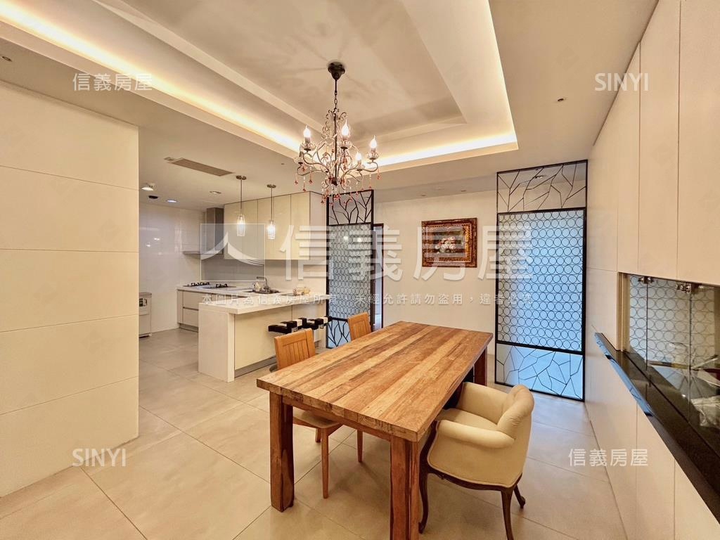 尊榮大器鴻磐豪邸四房車位房屋室內格局與周邊環境