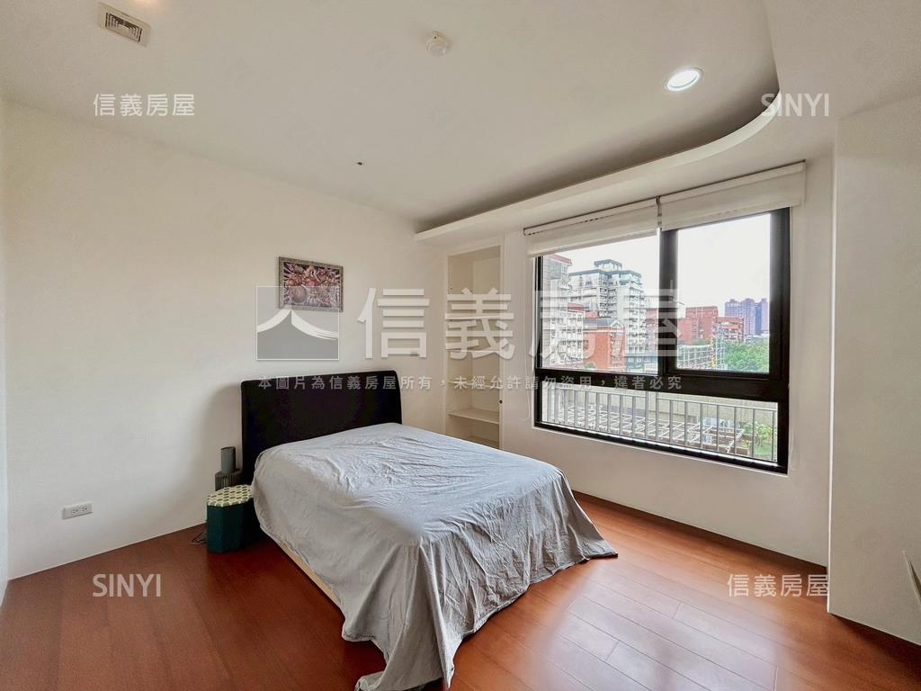 尊榮大器鴻磐豪邸四房車位房屋室內格局與周邊環境