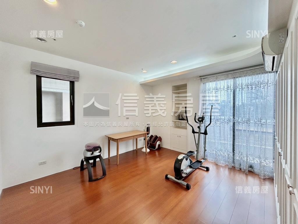 尊榮大器鴻磐豪邸四房車位房屋室內格局與周邊環境