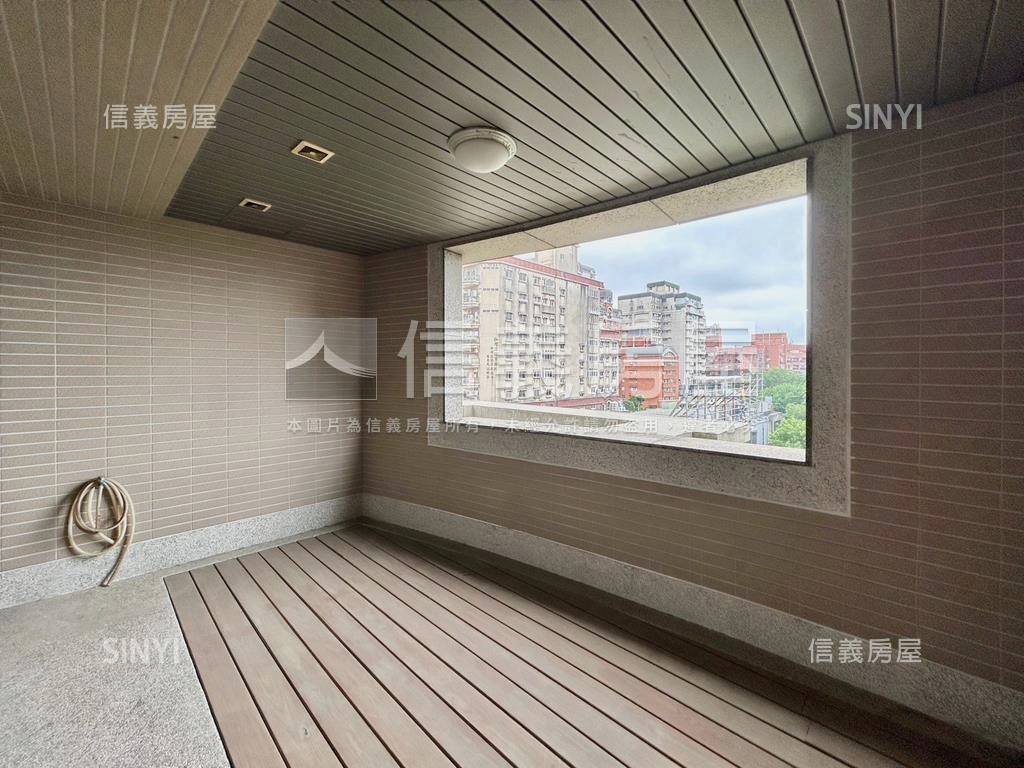 尊榮大器鴻磐豪邸四房車位房屋室內格局與周邊環境