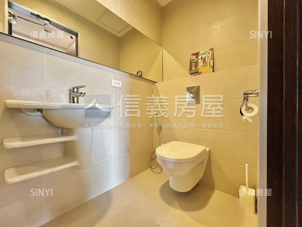 尊榮大器鴻磐豪邸四房車位房屋室內格局與周邊環境