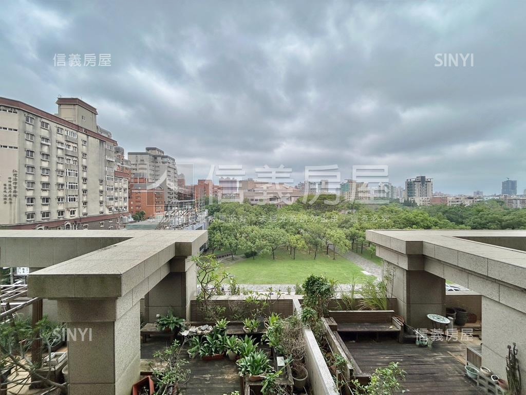 尊榮大器鴻磐豪邸四房車位房屋室內格局與周邊環境