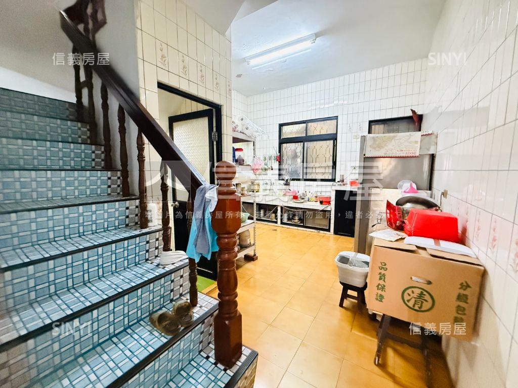 正向上路黃金透店稀有釋出房屋室內格局與周邊環境