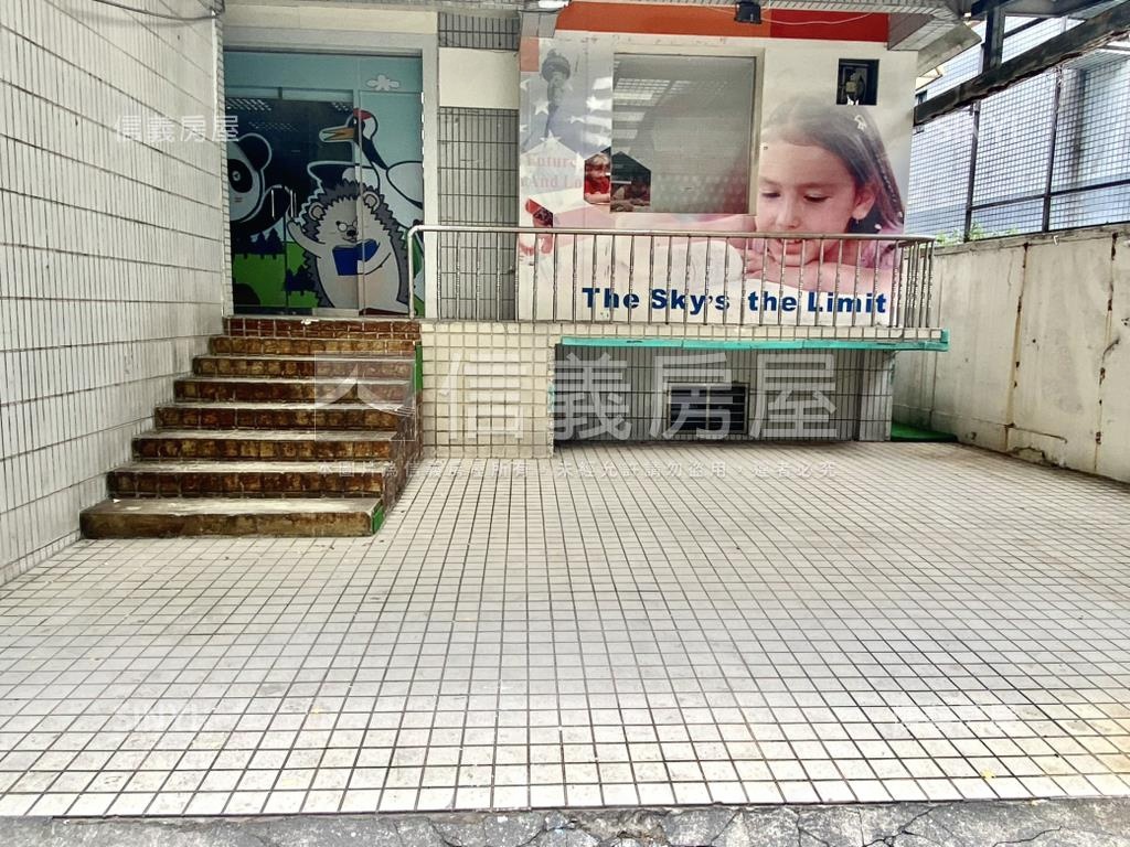 明湖邊間大空間金店面房屋室內格局與周邊環境