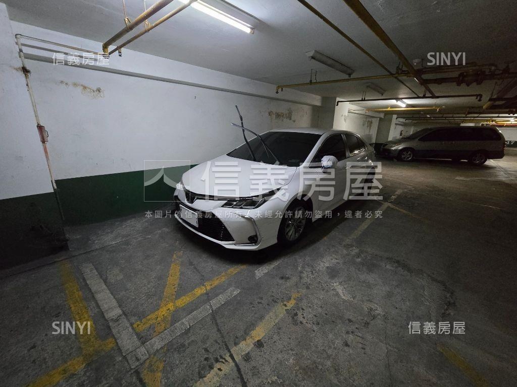 便宜獨立權狀坡平車位２房屋室內格局與周邊環境