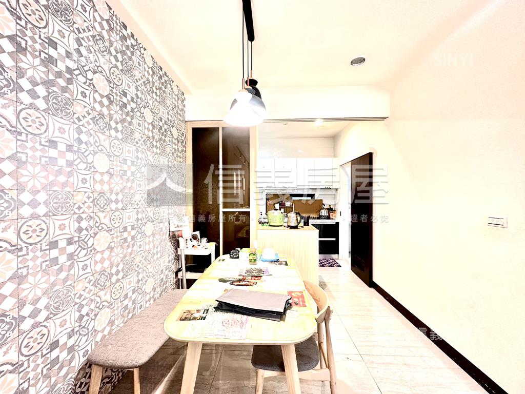 仁武輕屋齡精美車墅房屋室內格局與周邊環境